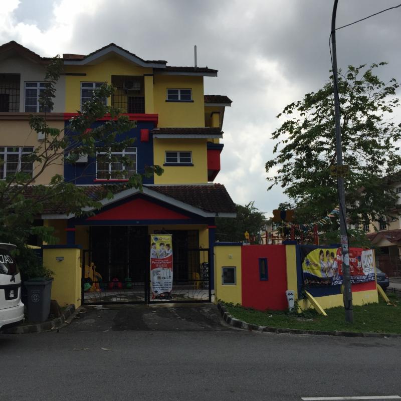 Q-dees Taman D'Utama